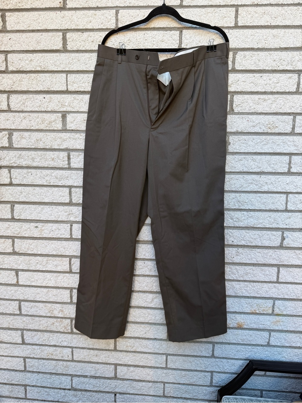 David Taylor Men’s Dress Pants 40x30 Brown/Taupe Pleated